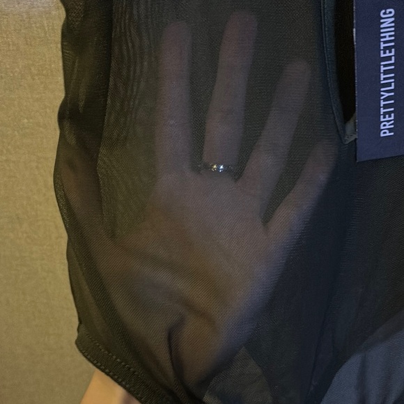 PrettyLittleThing Green Sheer Bodysuit - Picture 4 of 8